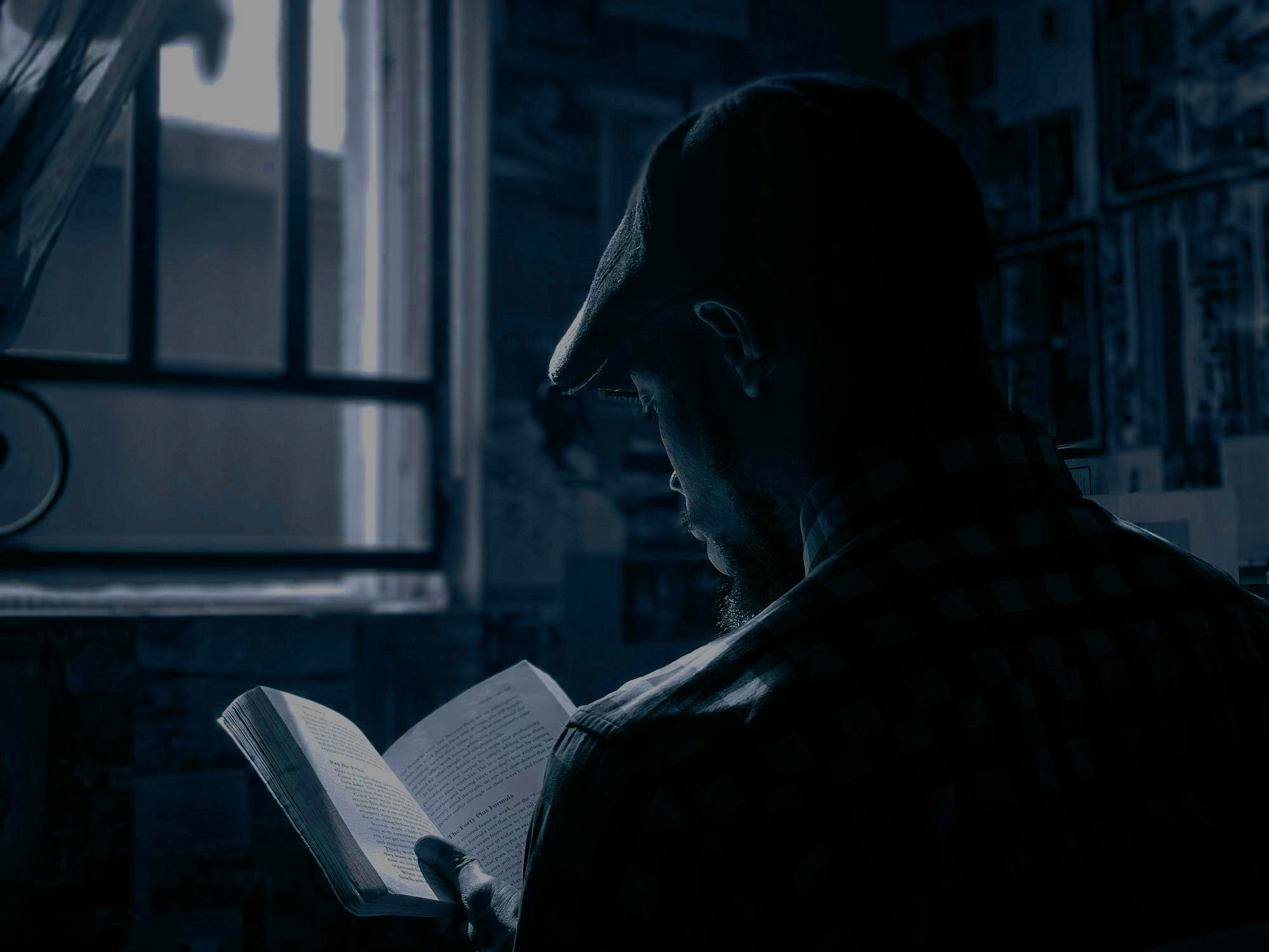 Man in a beret reading a book